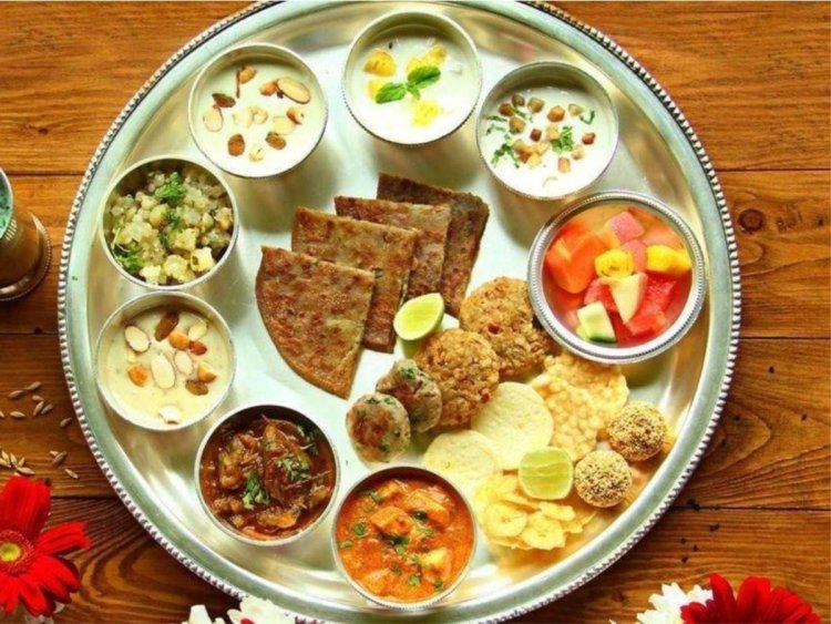 Navratri व्रत के दौरान भूल से भी खाली पेट न खाएं ये 6 खाद्य पदार्थ, नहीं तो पड़ सकते है लेने के देने!