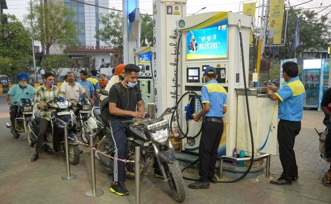 क्या Navratri में कच्चा तेल होगा सस्ता, जानें अपने शहर के Petrol-Diesel के दाम