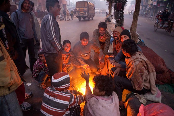 Delhi winter: घने कोहरे से लेकर चाय-सुट्टा तक Delhi की सर्दियां इन 10 चीजों के बिना है अधूरी