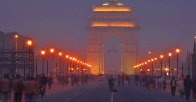 Delhi's winter is incomplete without these 10 things, be it hot Chole Bhature or dense fog