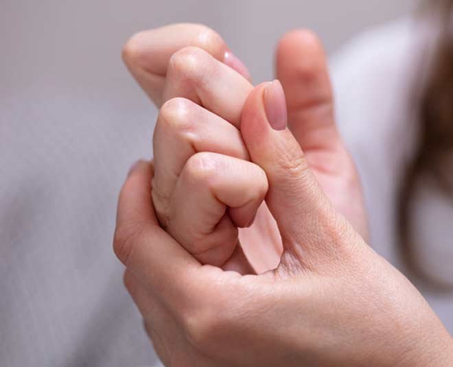 सावधान! क्या आपको भी है बार-बार उंगलियां चटकाने की आदत, हो सकते है इस बड़ी बीमारी के शिकार?
