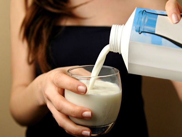 Drinking Milk at Night: If you drink milk before sleeping at night, then take these precautions