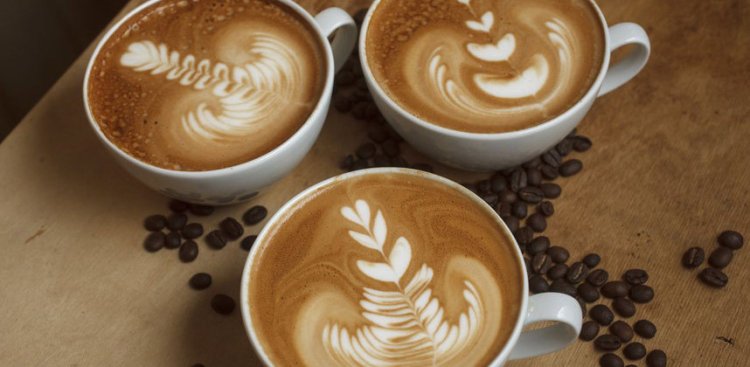 disadvantages of coffee for women: सुबह उठते ही कॉफ़ी पीने की आदत कही पड़ ना जाएं भारी