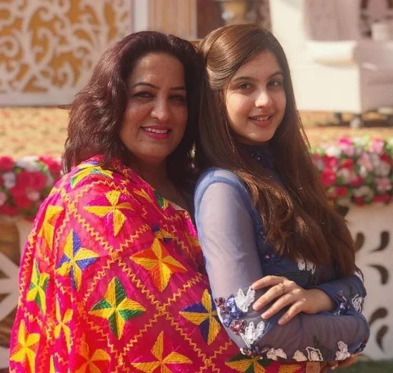 Tunisha Sharma Mother Emotional Video: Tunisha's last farewell today, mother felt bad after seeing daughter's body